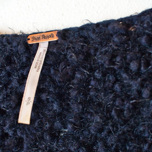 Free People Fuzzy Black V Neck Chunky Sweater Size S - Picture 4 of 7